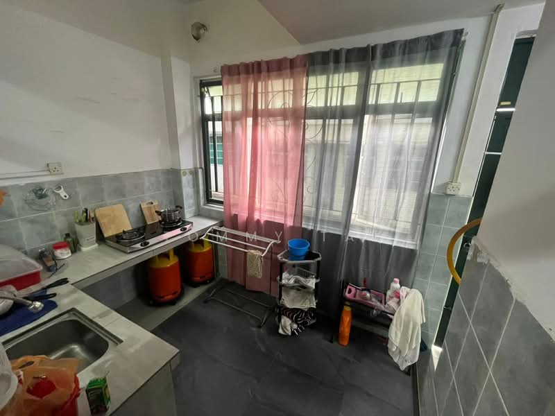2.5-storey Terraced House for Sale in Taman Gaya (Ulu Tiram) - Tommy Tai - Kitchen - PropertyGuru.com.my
