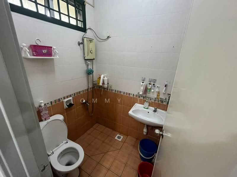 2.5-storey Terraced House for Sale in Taman Gaya (Ulu Tiram) - Tommy Tai - Bathroom - PropertyGuru.com.my