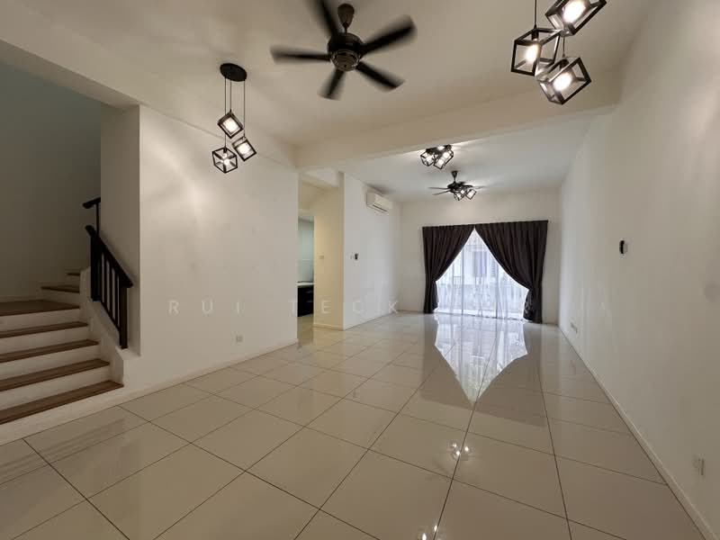 Terraced House for Rent in Bandar Tropicana Aman (Telok Panglima Garang) - Rui Teck Hor - Living Room - PropertyGuru.com.my
