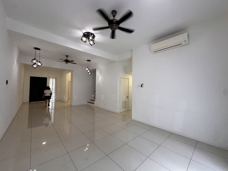 Terraced House for Rent in Bandar Tropicana Aman (Telok Panglima Garang) - Rui Teck Hor - Living Room - PropertyGuru.com.my