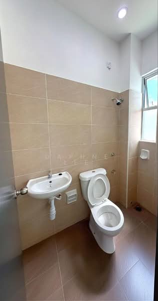 Rumah Teres untuk Disewa di Bandar Dato Onn (Tebrau) - Daphne Lee - Bathroom - PropertyGuru.com.my