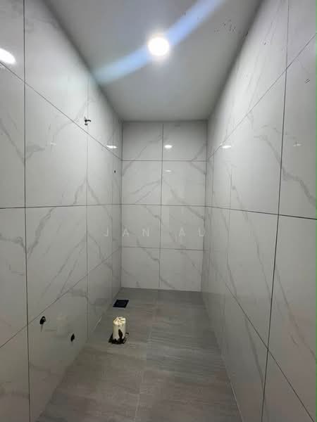 Rumah Berkembar untuk Dijual di Taman Bunga Ros (Tebrau) - JAN AU - Bathroom - PropertyGuru.com.my