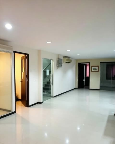 Shop for Sale in SS 25, Taman Mayang (Petaling Jaya) - Jason Phuah - Interior - PropertyGuru.com.my
