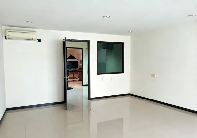 Shop for Sale in SS 25, Taman Mayang (Petaling Jaya) - Jason Phuah - Interior - PropertyGuru.com.my