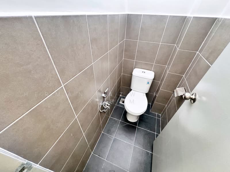 Shop for Rent in Bandar Tasik Kesuma (Beranang) - Herman Sazwan Nor Rahim - Bathroom - PropertyGuru.com.my