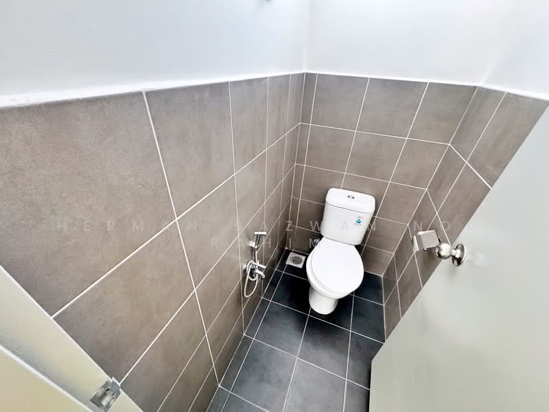 Shop for Rent in Bandar Tasik Kesuma (Beranang) - Herman Sazwan Nor Rahim - Bathroom - PropertyGuru.com.my