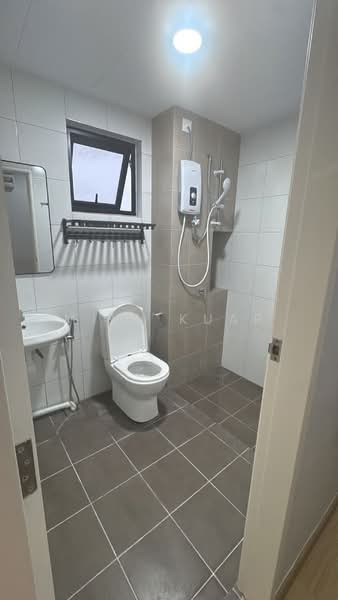 Servis Apartment untuk Disewa di Rubica @ Harbour Place - Mike Kuar - Bathroom - PropertyGuru.com.my