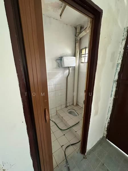 Rumah Teres 2 Tingkat untuk Disewa di Taman Kota Masai (Pasir Gudang) - Tommy Phua - Bathroom - PropertyGuru.com.my
