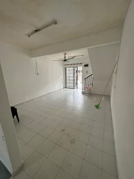 Rumah Teres 2 Tingkat untuk Disewa di Taman Kota Masai (Pasir Gudang) - Tommy Phua - Living Room - PropertyGuru.com.my