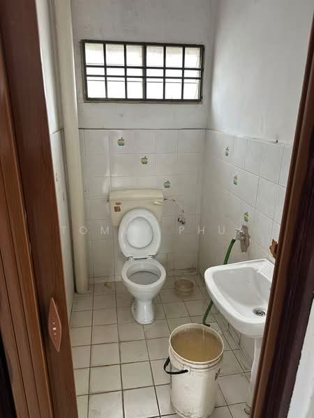 Rumah Teres 2 Tingkat untuk Disewa di Taman Kota Masai (Pasir Gudang) - Tommy Phua - Bathroom - PropertyGuru.com.my