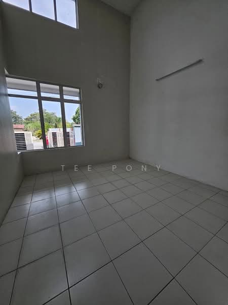 Semi-Detached House for Sale in Taman Tawas Jaya (Ipoh) - Tee Pony - Master bedroom - PropertyGuru.com.my