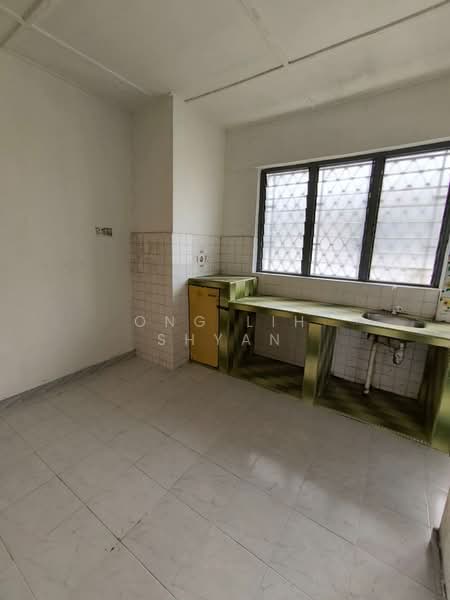 Rumah Flat untuk Dijual di Flat Taman Ungku Tun Aminah - Ong Lih Shyan - Kitchen - PropertyGuru.com.my