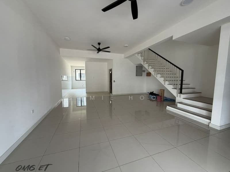 2-storey Terraced House for Sale in Bandar Bukit Raja (Klang) - Camie Hoo - Living Room - PropertyGuru.com.my