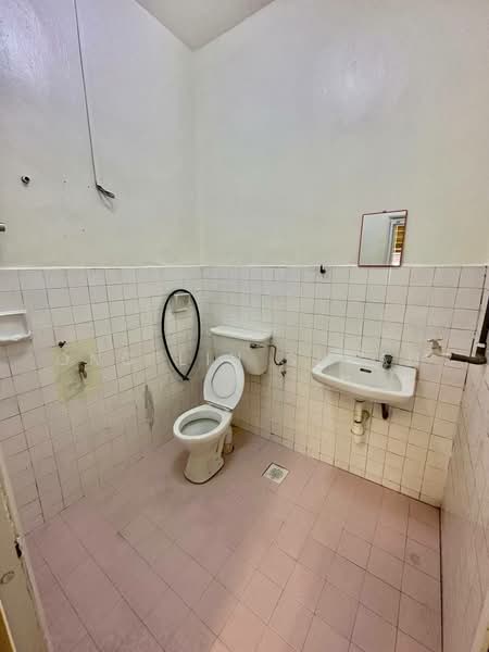 1-storey Terraced House for Sale in Taman Desa Skudai (Skudai) - Ong Lih Shyan - Bathroom - PropertyGuru.com.my