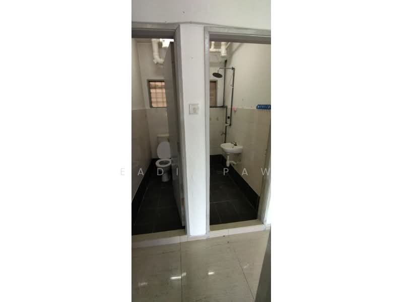 Apartment for Sale at Pangsapuri Seri Pulai - Eadie Paw - Bathroom - PropertyGuru.com.my