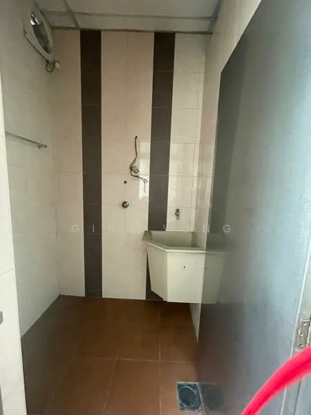 Shop for Sale in Lebuh Noordin (George Town) - Gina Yong - Bathroom - PropertyGuru.com.my