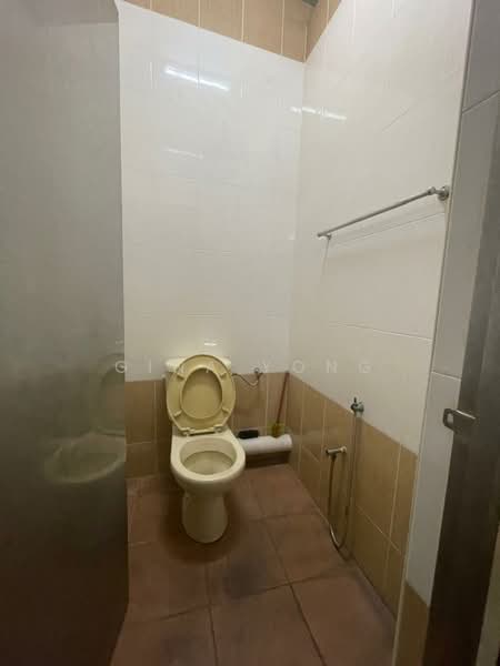 Shop for Sale in Lebuh Noordin (George Town) - Gina Yong - Bathroom - PropertyGuru.com.my