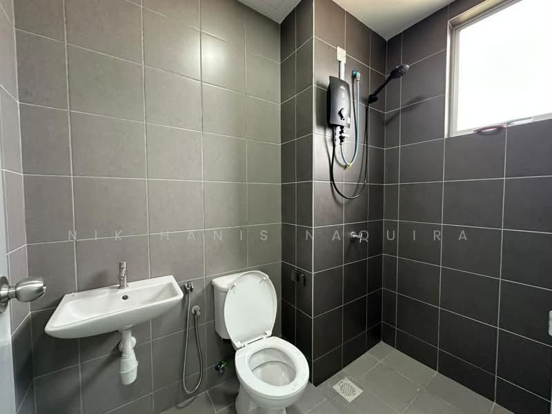 Kondominium untuk Disewa di Nikka Residence - Nik Hanis Naquira - Bathroom - PropertyGuru.com.my