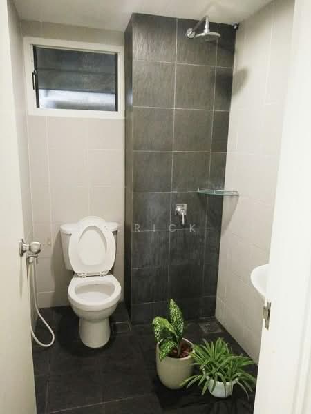 Kondominium untuk Disewa di Gurney Park Condominium - Patrick . - Bathroom - PropertyGuru.com.my