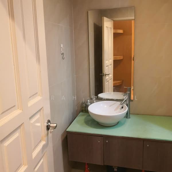 Service Residence for Sale at Parkview Service Apartment - Farah Rasul - Bathroom - PropertyGuru.com.my