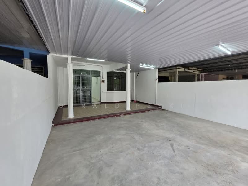 Rumah Teres 1 Tingkat untuk Dijual di Kulim (Kedah) - Gerald Peski - Car Park - PropertyGuru.com.my
