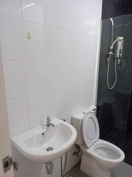 Servis Apartment untuk Disewa di Utropolis Suites 1 - Jacky Lin - Bathroom - PropertyGuru.com.my