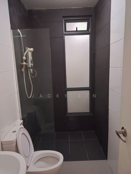 Servis Apartment untuk Disewa di Utropolis Suites 1 - Jacky Lin - Bathroom - PropertyGuru.com.my