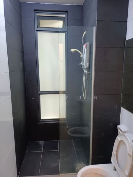 Servis Apartment untuk Disewa di Utropolis Suites 1 - Jacky Lin - Bathroom - PropertyGuru.com.my