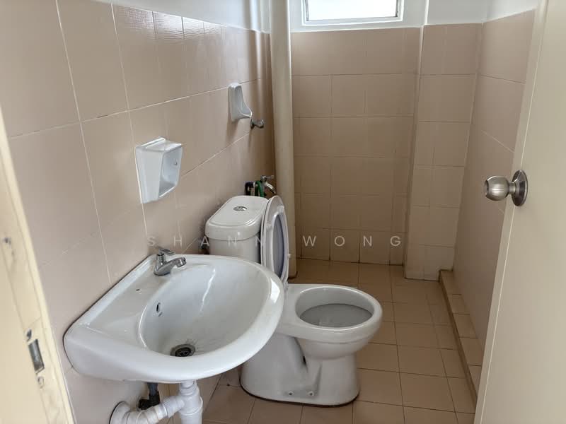 Kondominium untuk Disewa di Sentul Utama Condominium - Shann Wong - Bathroom - PropertyGuru.com.my