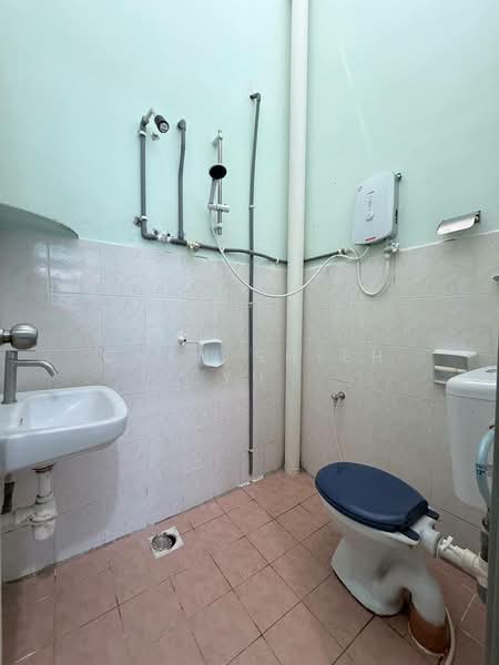 Rumah Teres 1 Tingkat untuk Dijual di Bandar Putra (Kulai) - Chen Shieh Yu - Bathroom - PropertyGuru.com.my
