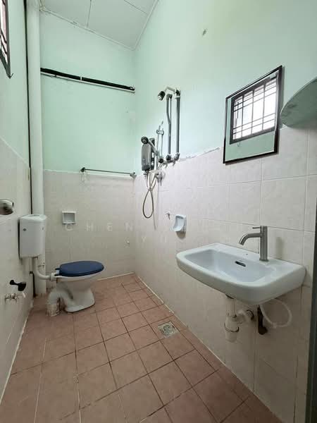 Rumah Teres 1 Tingkat untuk Dijual di Bandar Putra (Kulai) - Chen Shieh Yu - Bathroom - PropertyGuru.com.my