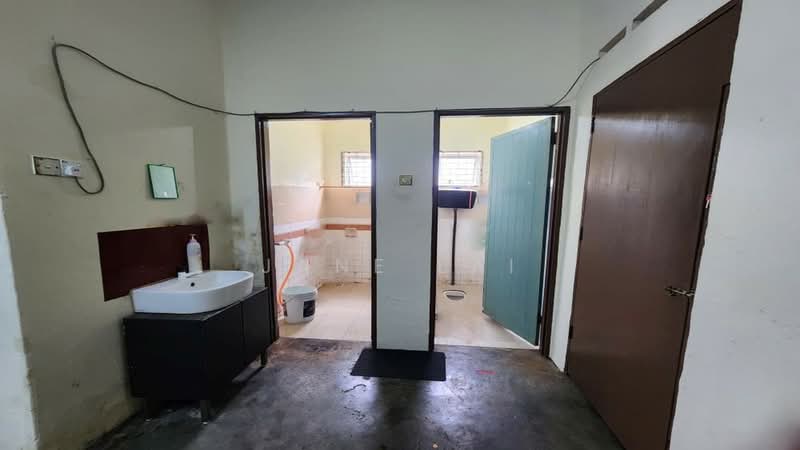 Rumah Berkembar untuk Dijual di Senai (Johor) - Jane Lai - Bathroom - PropertyGuru.com.my