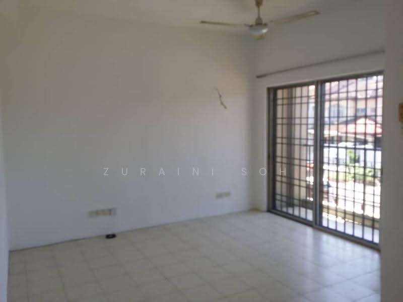 Rumah Teres 2.5-Tingkat untuk Dijual di Bandar Putra Permai (Seri Kembangan) - Zuraini Soh - Living Room - PropertyGuru.com.my