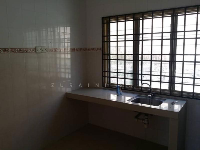 Rumah Teres 2.5-Tingkat untuk Dijual di Bandar Putra Permai (Seri Kembangan) - Zuraini Soh - Kitchen - PropertyGuru.com.my