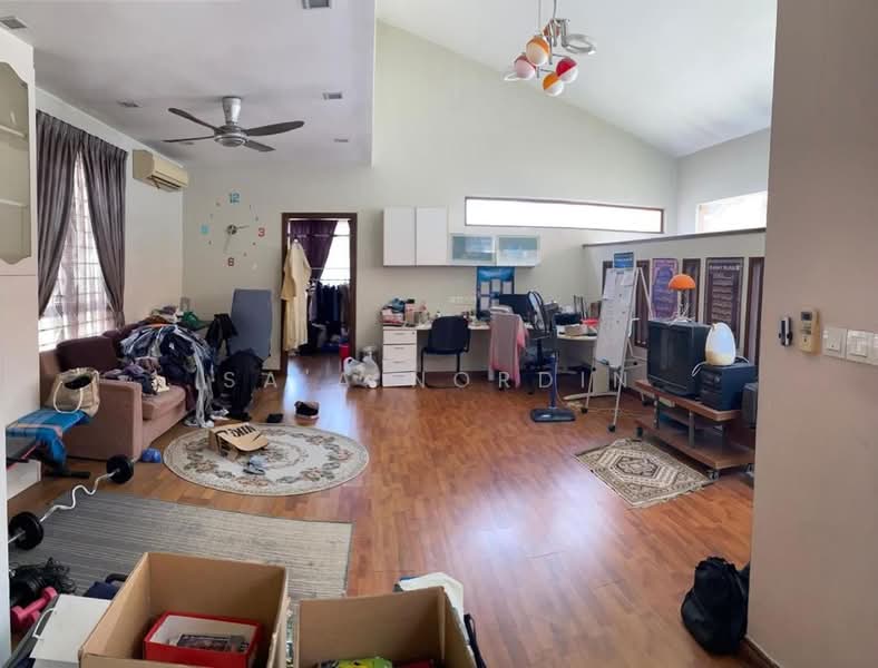 Rumah Berkembar untuk Dijual di Bukit Jelutong (Shah Alam) - Sa'a Nordin - Living Room - PropertyGuru.com.my