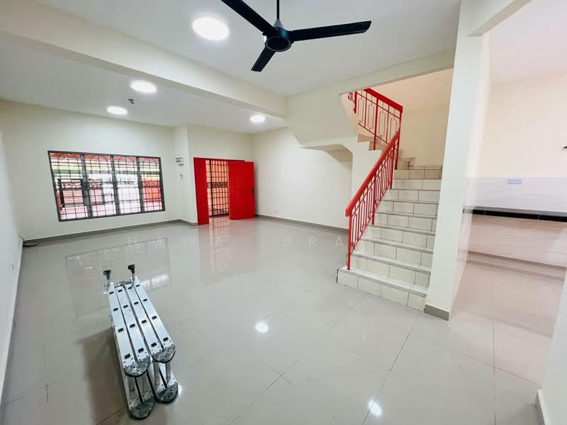 Rumah Teres 2 Tingkat untuk Dijual di Taman Pelangi Semenyih (Semenyih) - Hawa Ibrahim - Living Room - PropertyGuru.com.my