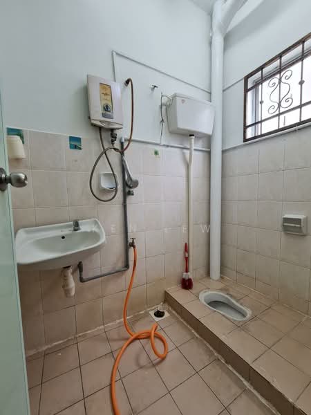 Rumah Teres 2 Tingkat untuk Disewa di Sungai Long (Bandar Sungai Long) - Ken Lew - Bathroom - PropertyGuru.com.my