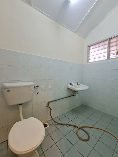 Rumah Teres 2 Tingkat untuk Disewa di Sungai Long (Bandar Sungai Long) - Ken Lew - Bathroom - PropertyGuru.com.my