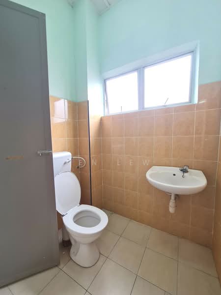 Rumah Teres 2-Tingkat untuk Disewa di Taman Taynton View (Cheras) - Ken Lew - Bathroom - PropertyGuru.com.my