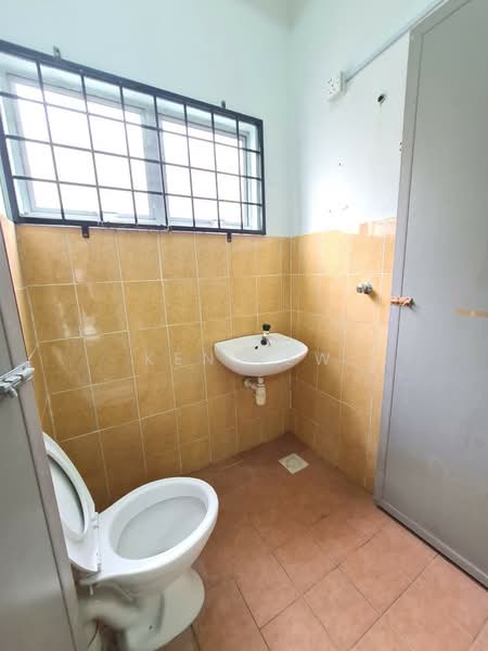 Rumah Teres 2-Tingkat untuk Disewa di Taman Taynton View (Cheras) - Ken Lew - Bathroom - PropertyGuru.com.my