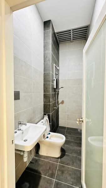 Semi-Detached House for Sale in Taman Ungku Tun Aminah (Skudai) - Cavin Sim - Bathroom - PropertyGuru.com.my
