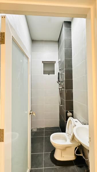 Semi-Detached House for Sale in Taman Ungku Tun Aminah (Skudai) - Cavin Sim - Bathroom - PropertyGuru.com.my