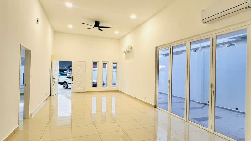Semi-Detached House for Sale in Taman Ungku Tun Aminah (Skudai) - Cavin Sim - Living Room - PropertyGuru.com.my
