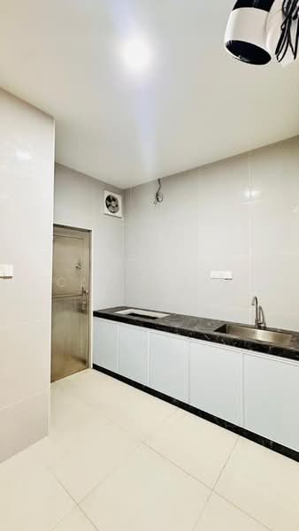 Semi-Detached House for Sale in Taman Ungku Tun Aminah (Skudai) - Cavin Sim - Kitchen - PropertyGuru.com.my