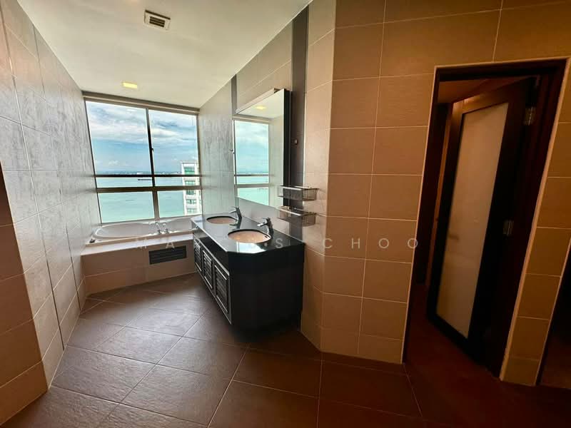 Condominium for Rent at Gurney Beach Resort - Marcus Choo - Bathroom - PropertyGuru.com.my