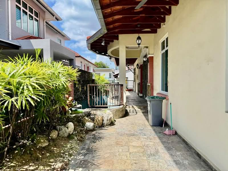 Rumah Berkembar untuk Dijual di Taman Sutera (Johor Bahru) - Au Yong Lucy - Exterior - PropertyGuru.com.my