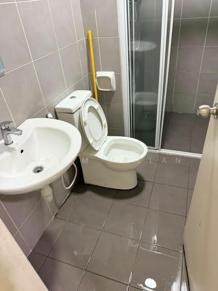 Service Residence for Rent at Savanna Executive Suite @ Southville City - Halim Mazlan - Bathroom - PropertyGuru.com.my