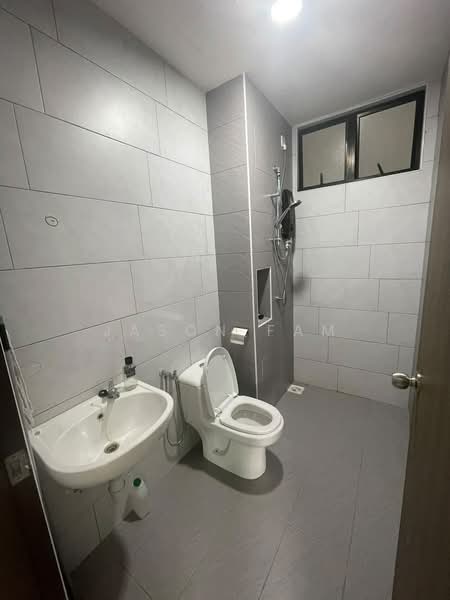 Servis Apartment untuk Dijual di Desaru Utama Residence - Jason Fam - Bathroom - PropertyGuru.com.my