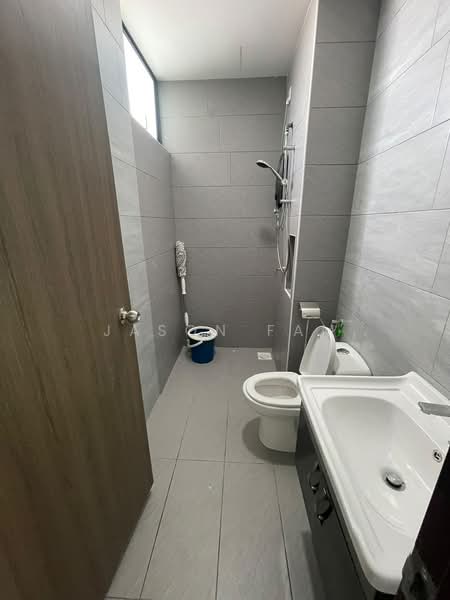 Servis Apartment untuk Dijual di Desaru Utama Residence - Jason Fam - Bathroom - PropertyGuru.com.my