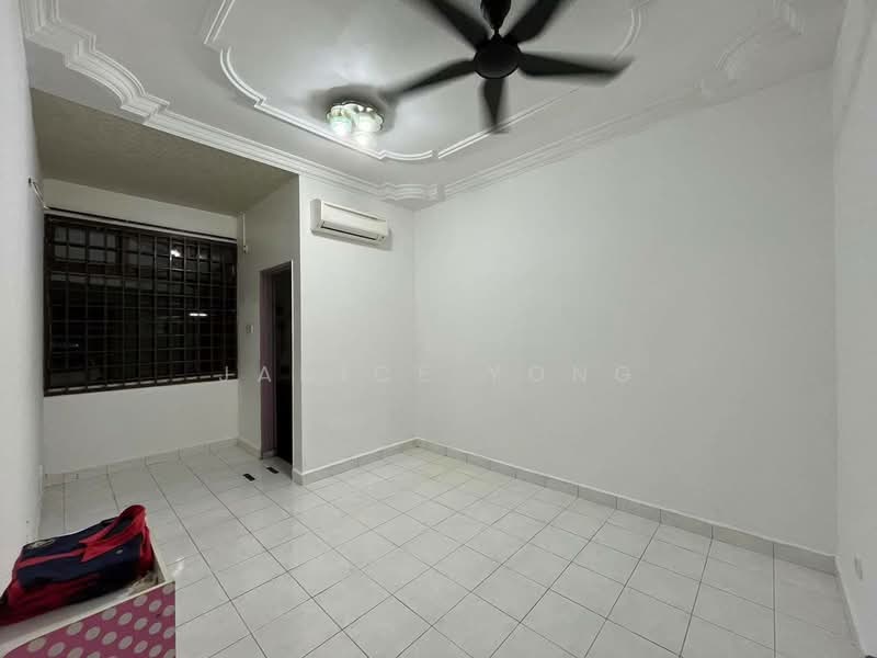 Rumah Teres 1.5 Tingkat untuk Disewa di Taman Perling (Perling) - Janice Yong - Living Room - PropertyGuru.com.my